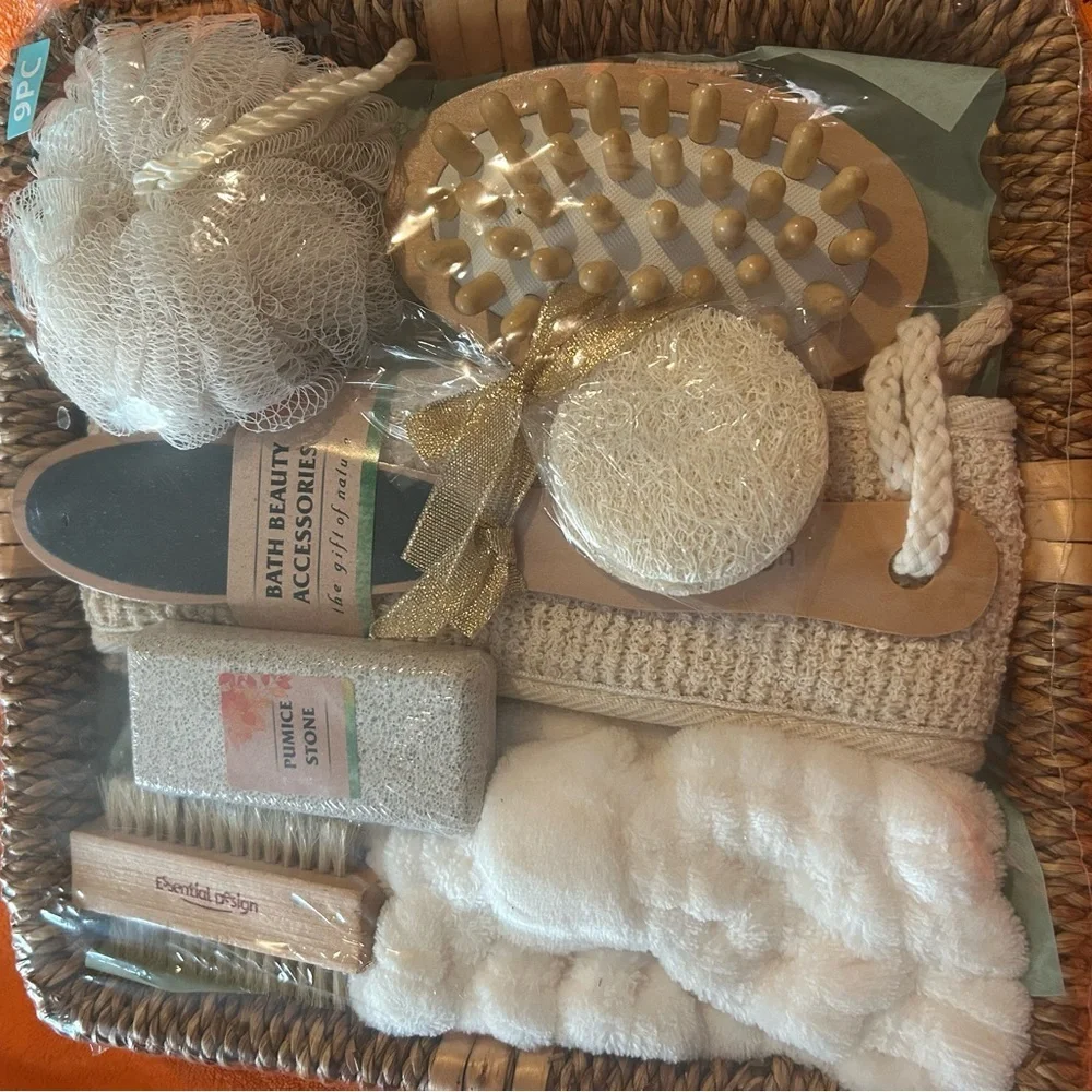 Luxury Spa Gift Basket with Bath Accessories‎